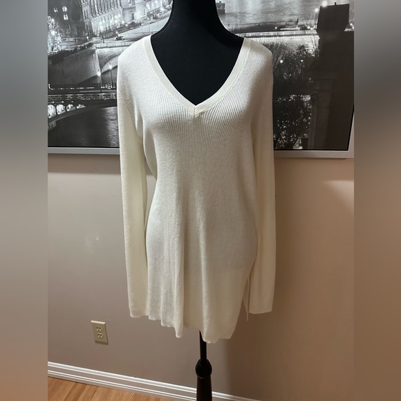 Halogen Sweaters - (221) HALOGEN ivory v neck sweater. Size med  PTP 20. Length 31.